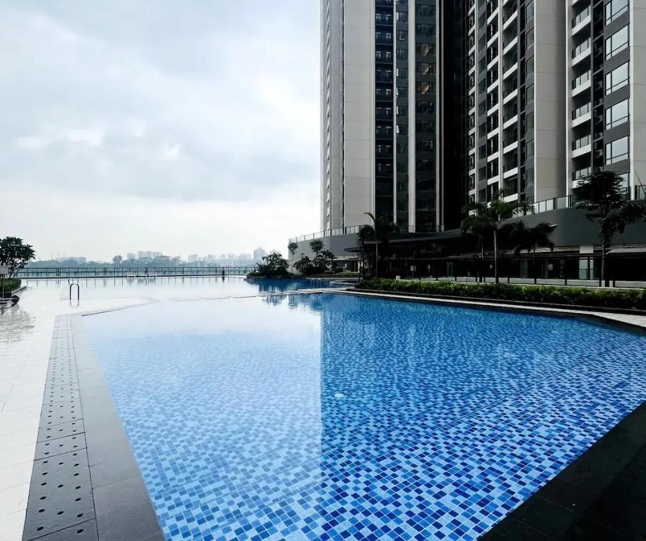Rnf Its Region Rose Dual Key Apartment Johor Bahru 0*,